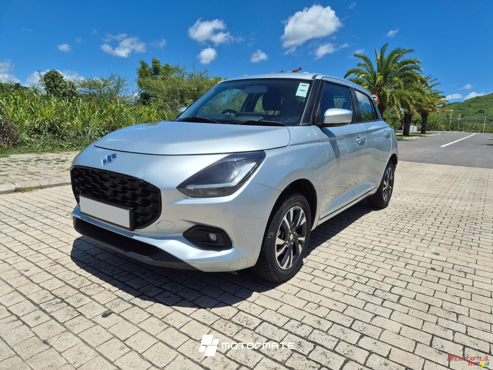 2025' Suzuki Swift GLX photo #1