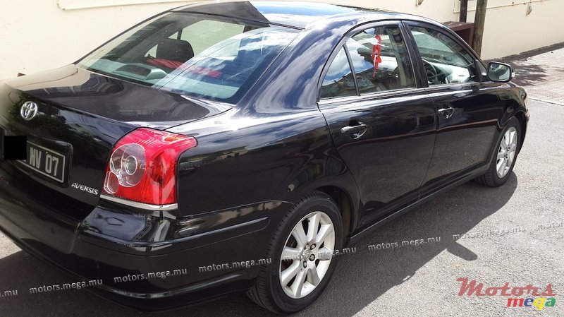 2007' Toyota Avensis photo #2