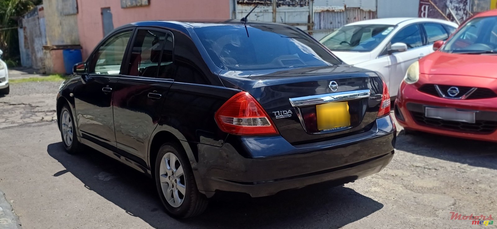 2011' Nissan Tiida photo #3