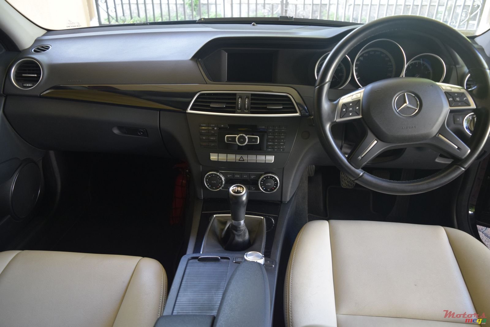 2012' Mercedes-Benz C-Class photo #1