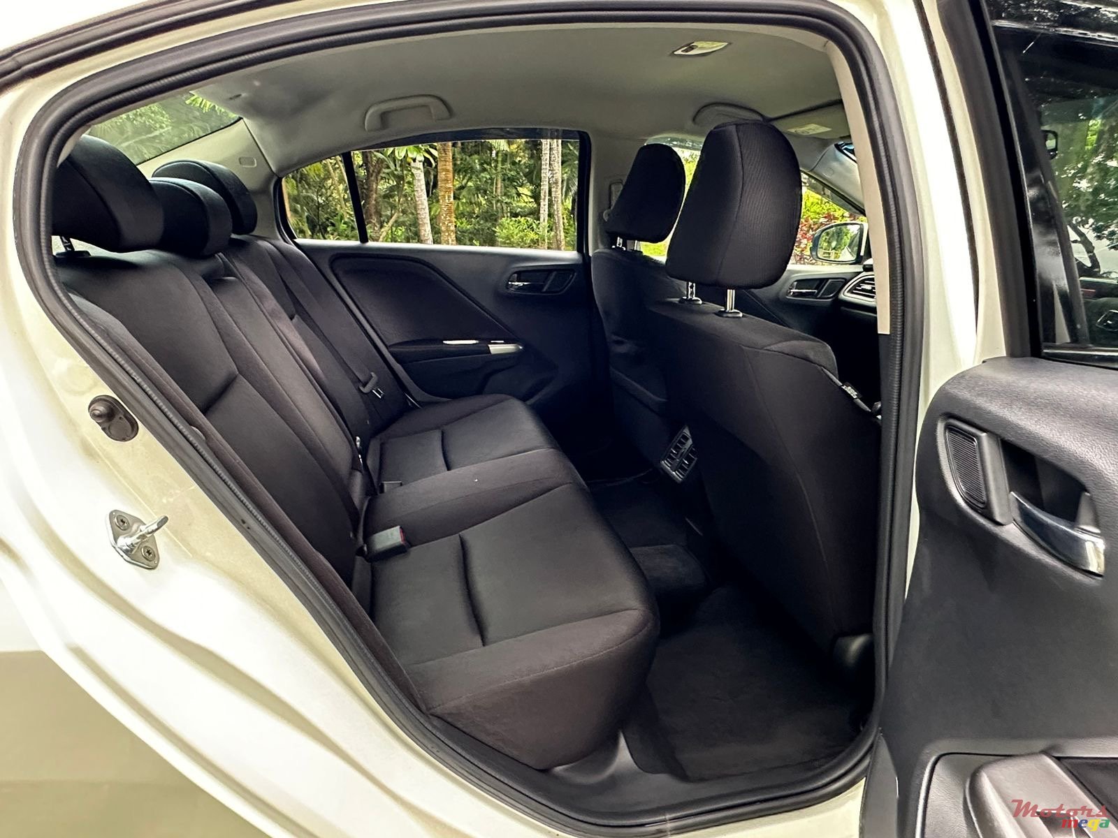 2016' Honda Grace Hybrid photo #7