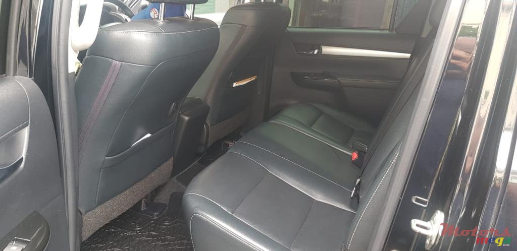 2017' Toyota Hilux photo #3