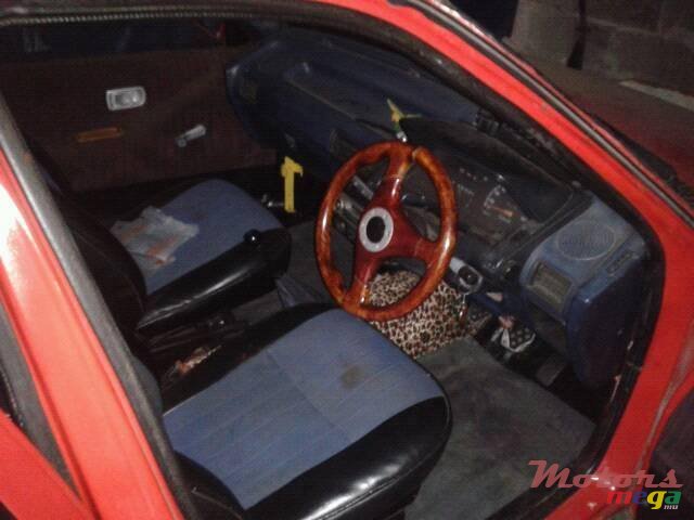 1992' Daihatsu Charade photo #4