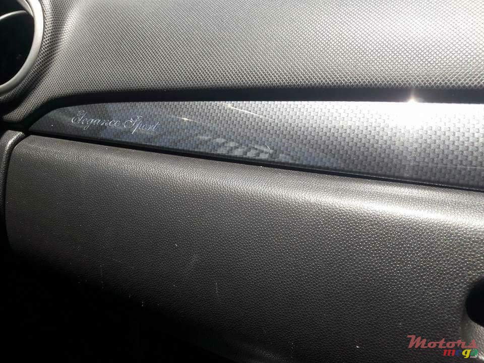 2004' Mazda photo #6