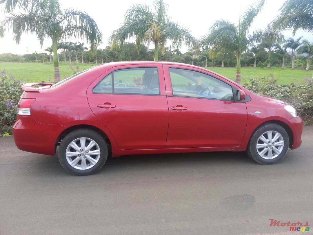 2011' Toyota Yaris manuel photo #3