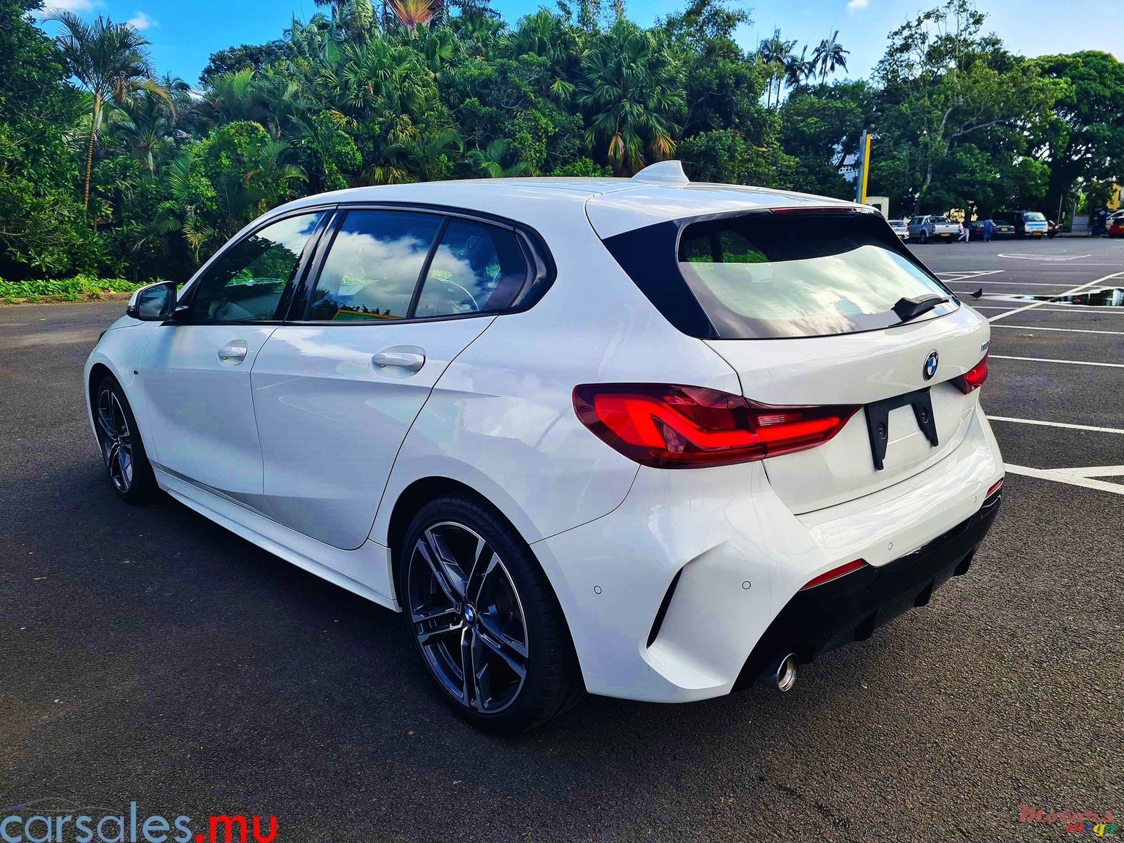 2020' BMW 118 i M Sport Line photo #3