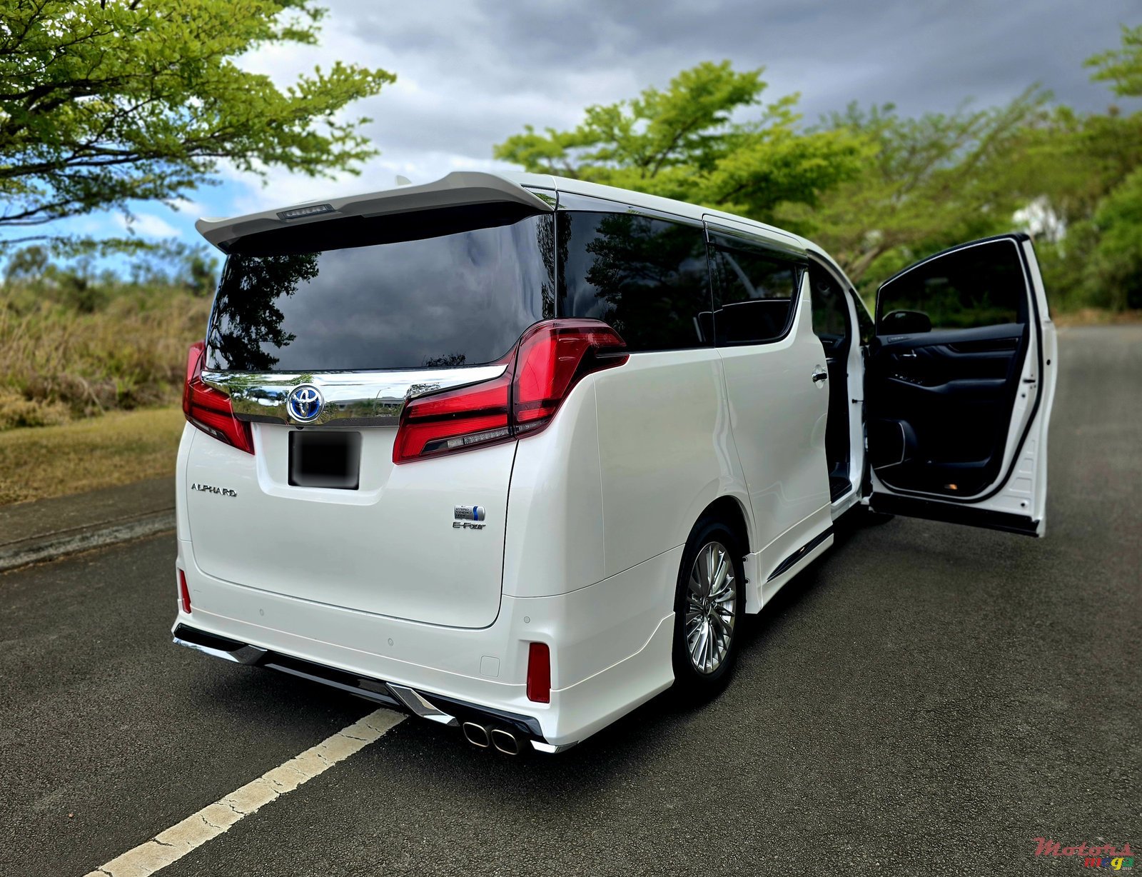 2021' Toyota Alphard photo #7