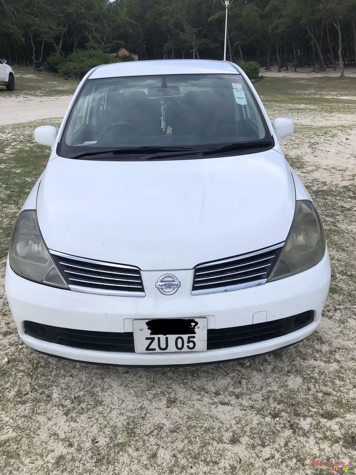 2005' Nissan Tiida photo #1