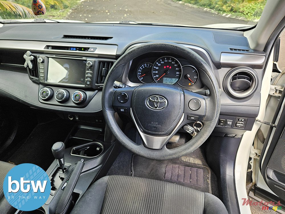 2018' Toyota RAV4 photo #7