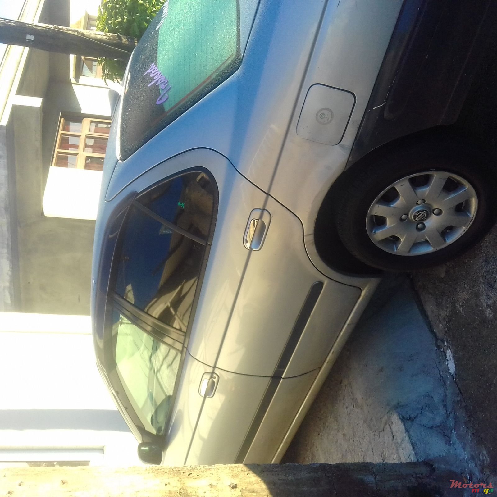 1999' Nissan Sunny photo #1