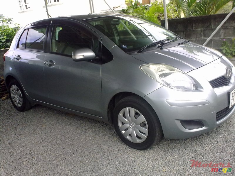 2009' Toyota Vitz photo #1