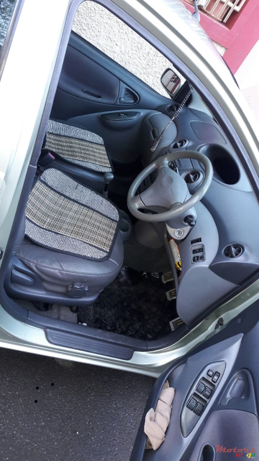 2001' Toyota Vitz D'origine photo #4