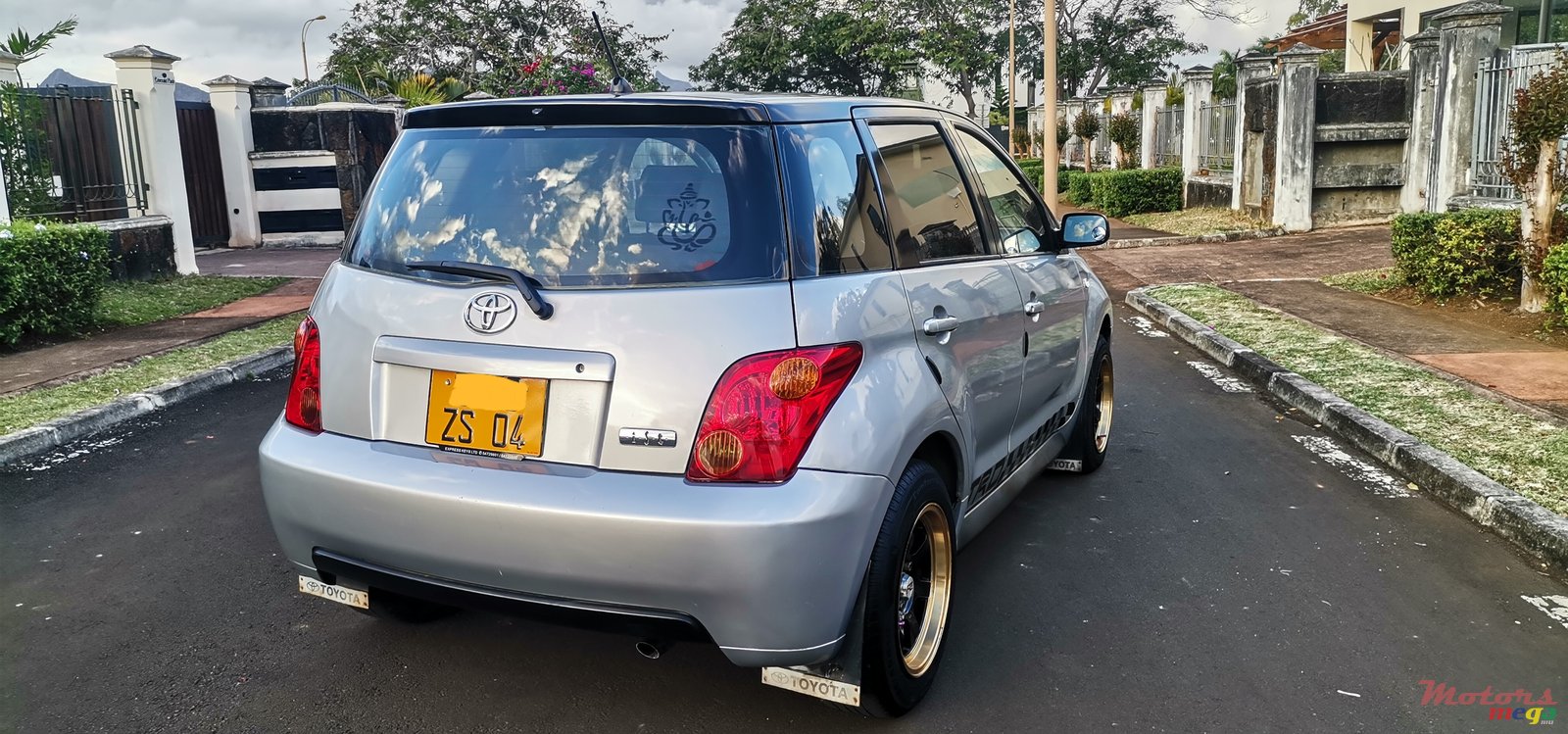 2004' Toyota IST photo #4