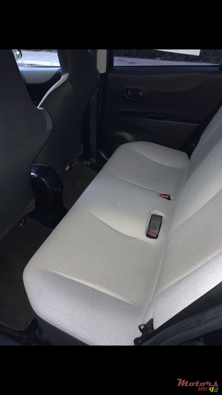 2011' Toyota Vitz photo #4