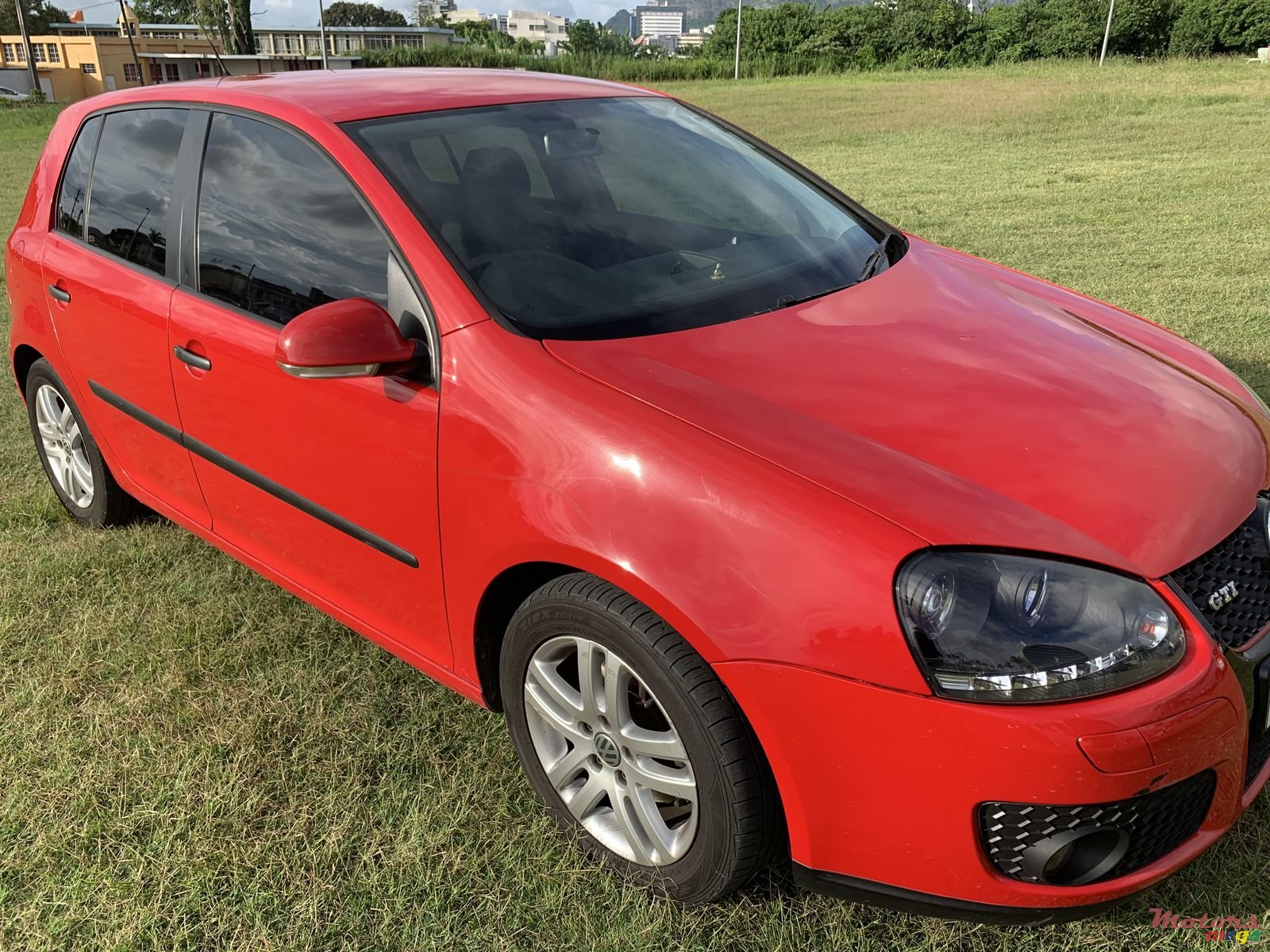 2008' Volkswagen Golf GTI photo #2