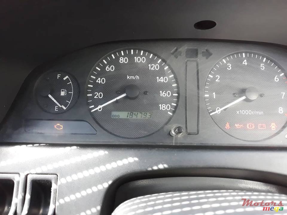 2001' Toyota Carina photo #3