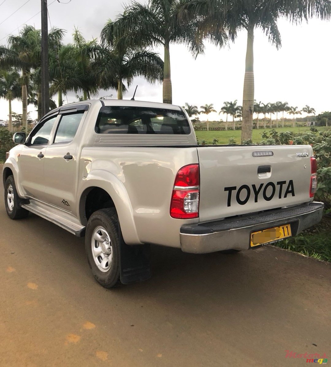 2011' Toyota Hilux 2.5 turbo photo #3