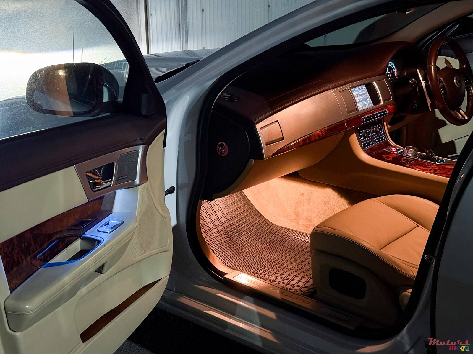 2016' Jaguar XF photo #7