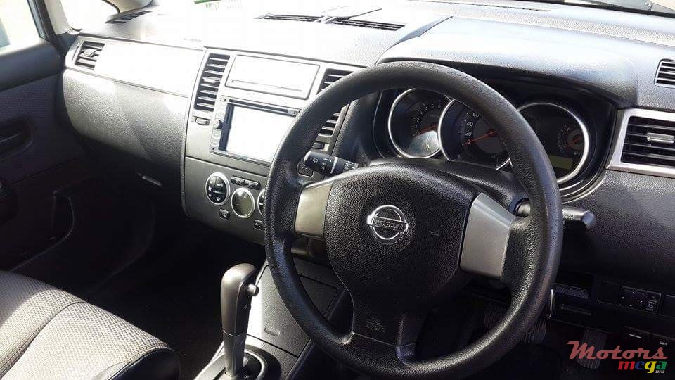 2005' Nissan Tiida Hatchback  photo #4