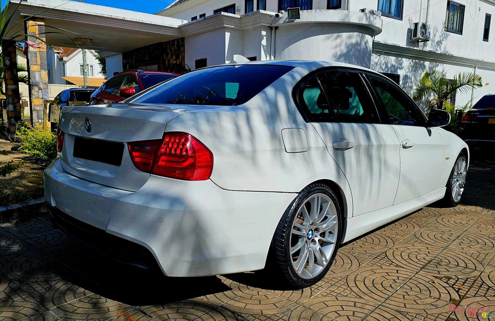 2010' BMW 318 BMW 318D photo #3