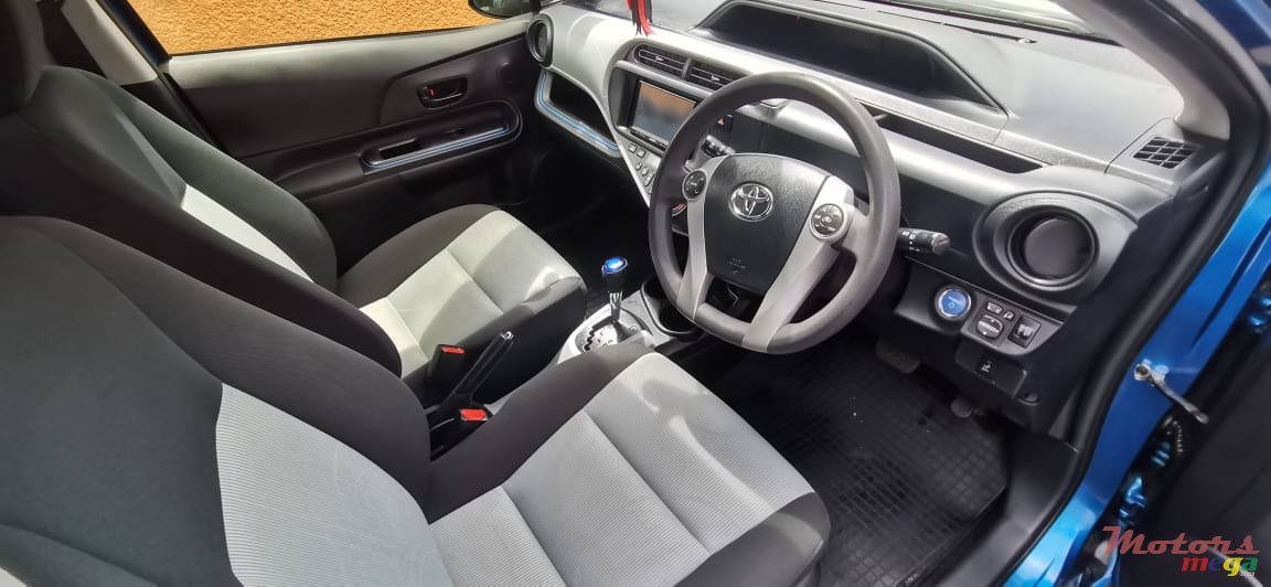 2013' Toyota Aqua photo #4