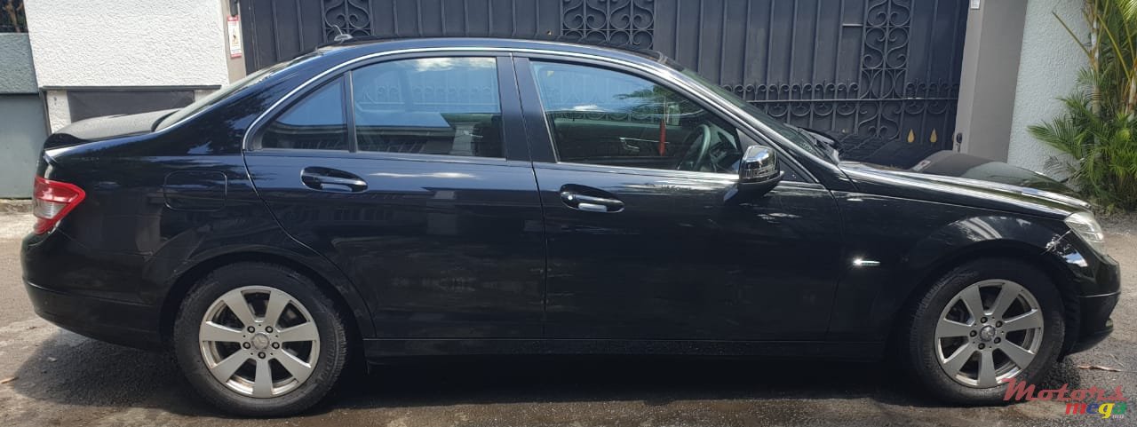 2011' Mercedes-Benz C-Class photo #4