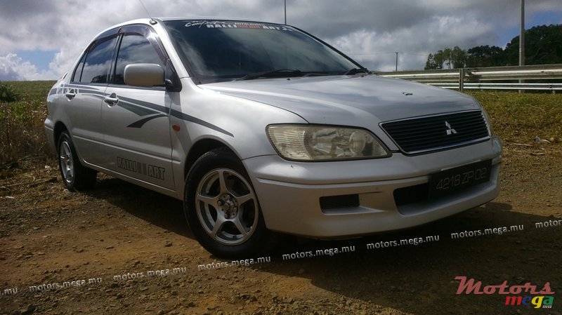 2002' Mitsubishi Lancer photo #3