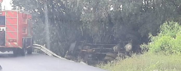 Riviere-du-Poste : sortie de route d’un camion, deux blessés à déplorer
