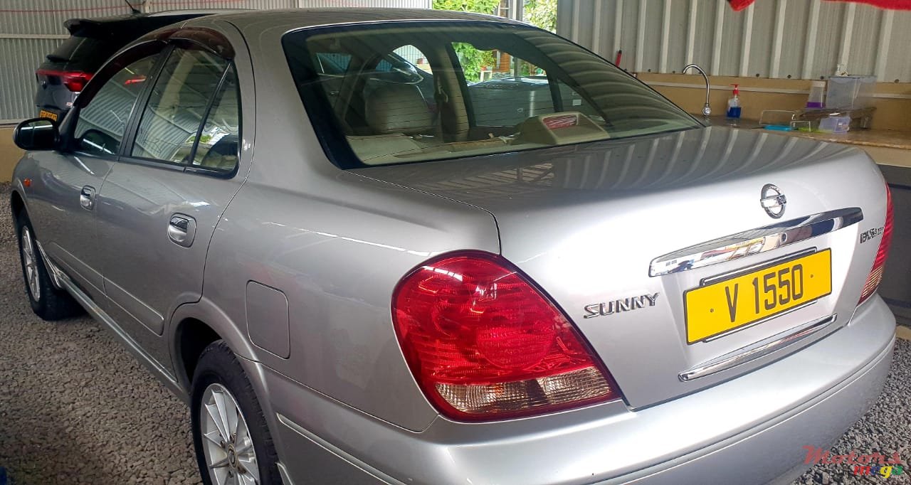 2004' Nissan Sima photo #1