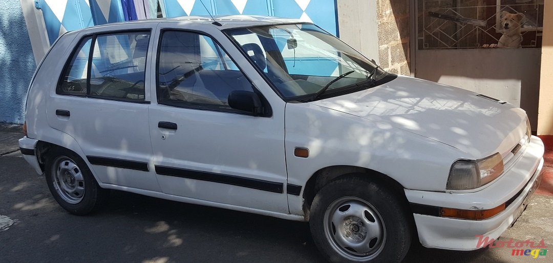 1990' Daihatsu Charade photo #1