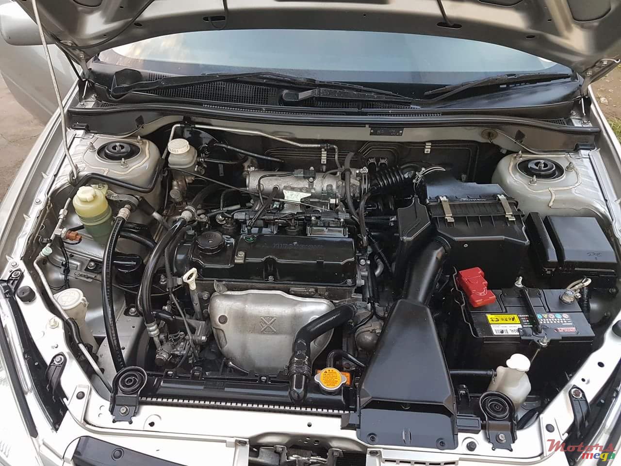 2011' Mitsubishi Lancer GLX photo #2