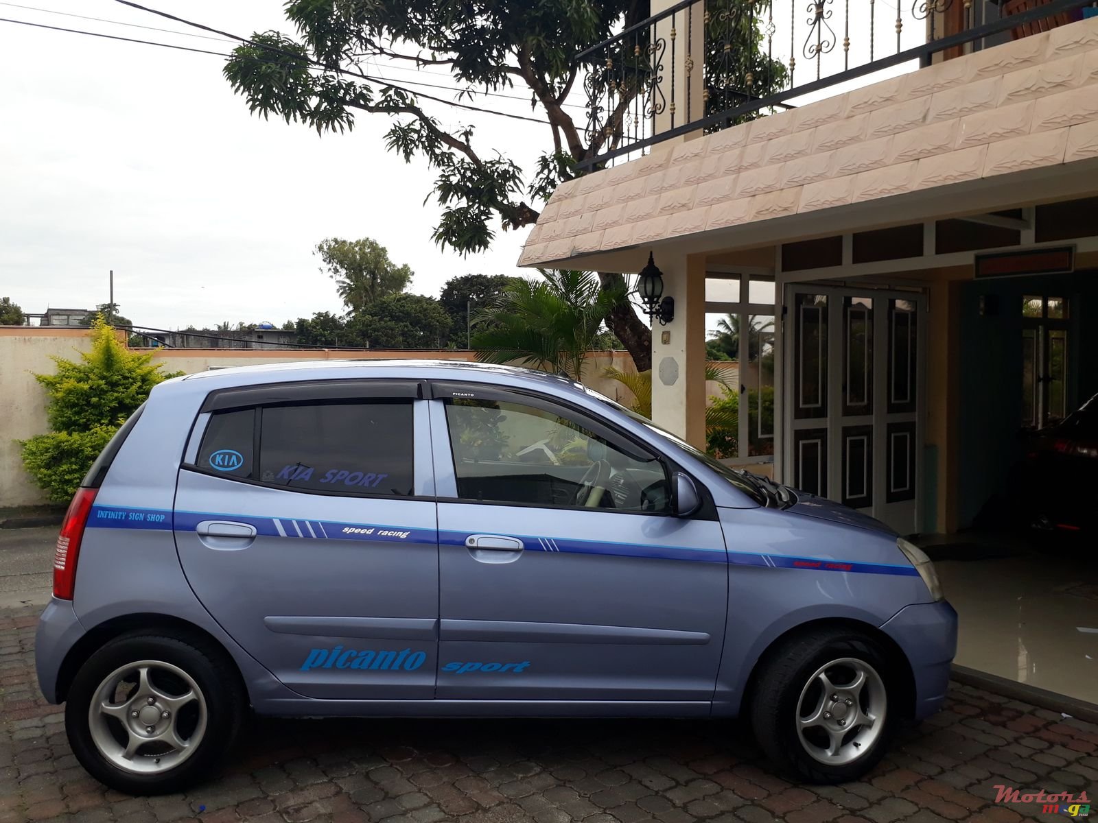 2008' Kia Picanto photo #1