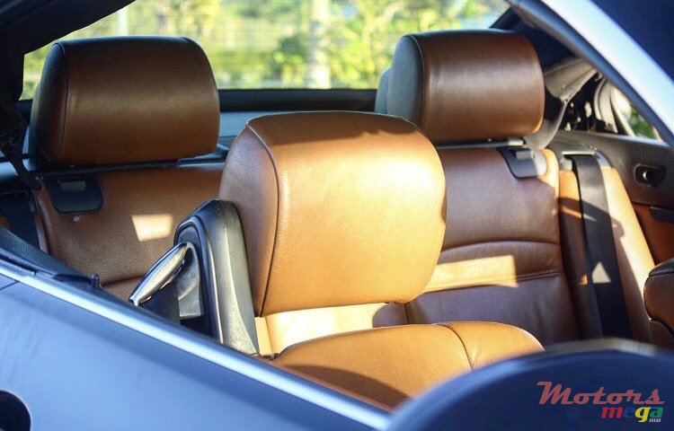 2009' BMW 3 Series Convertible photo #3