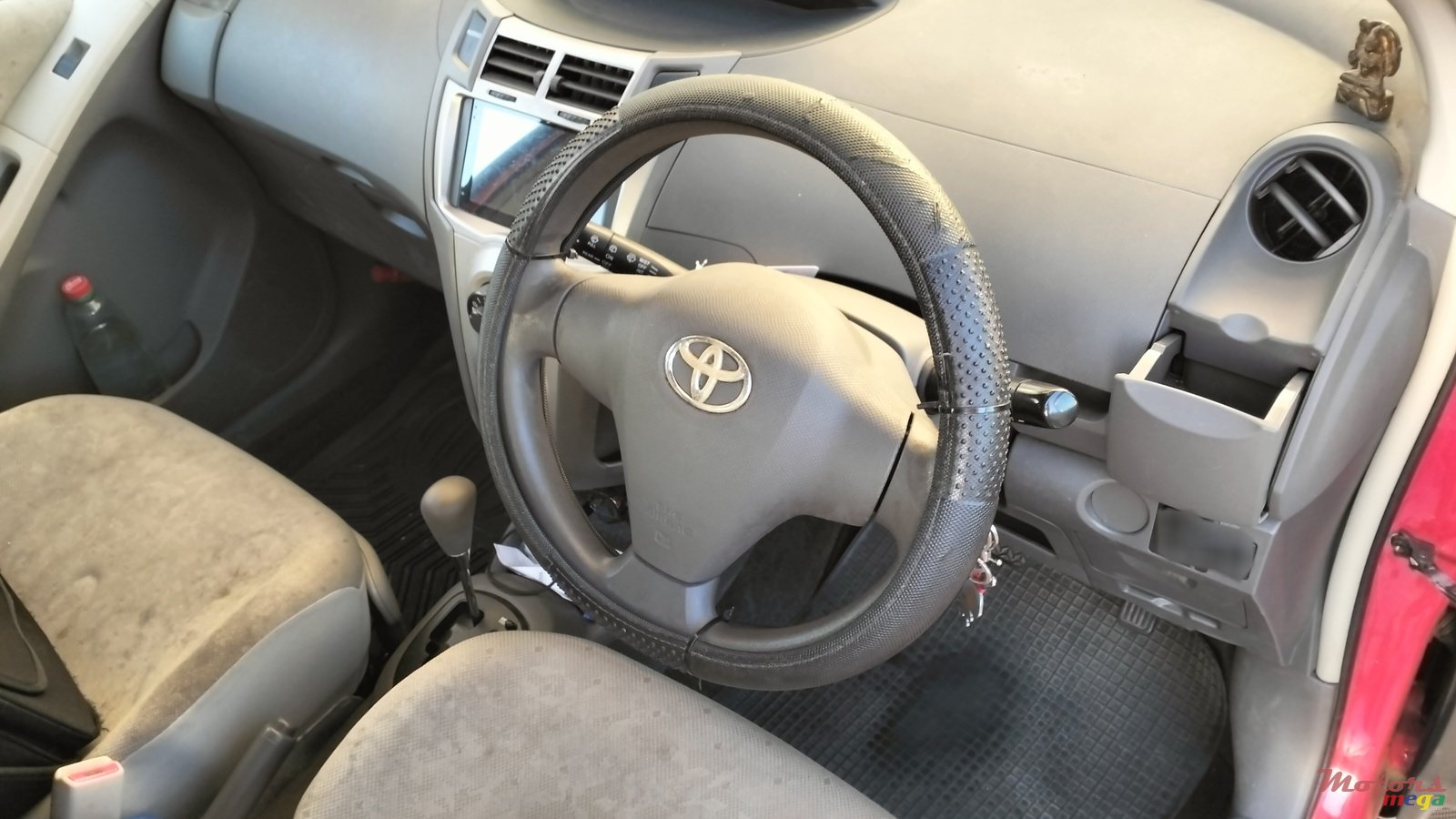 2010' Toyota Vitz photo #5