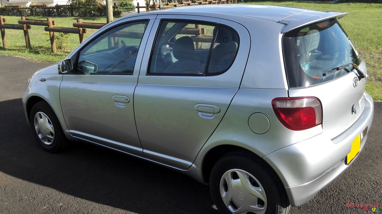 2000' Toyota Vitz photo #3