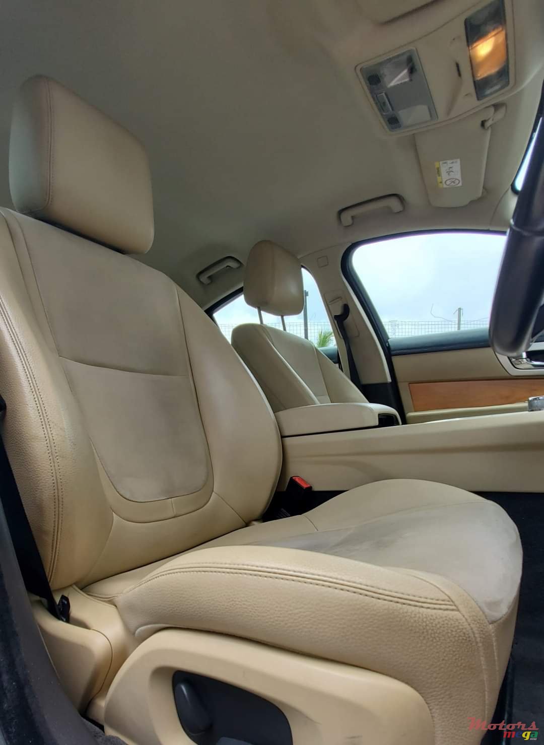 2014' Jaguar XF 2.0T photo #6