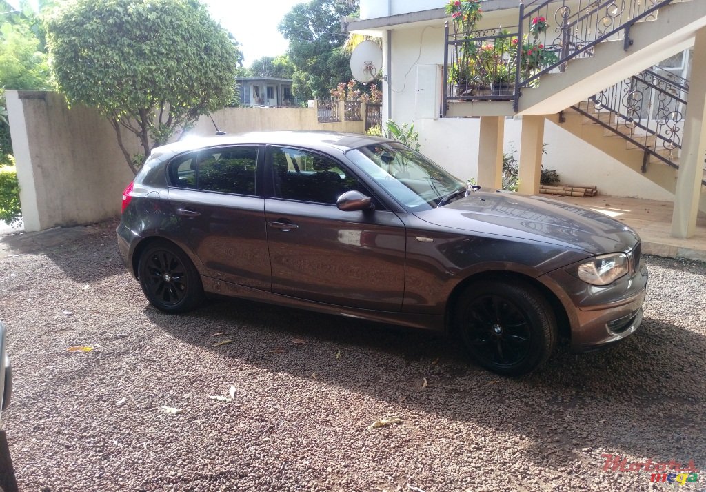 2007' BMW 1 Series 5 Door photo #4