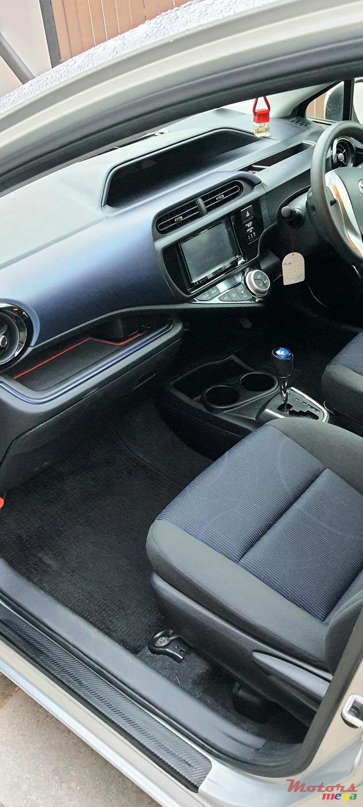 2015' Toyota Aqua photo #4