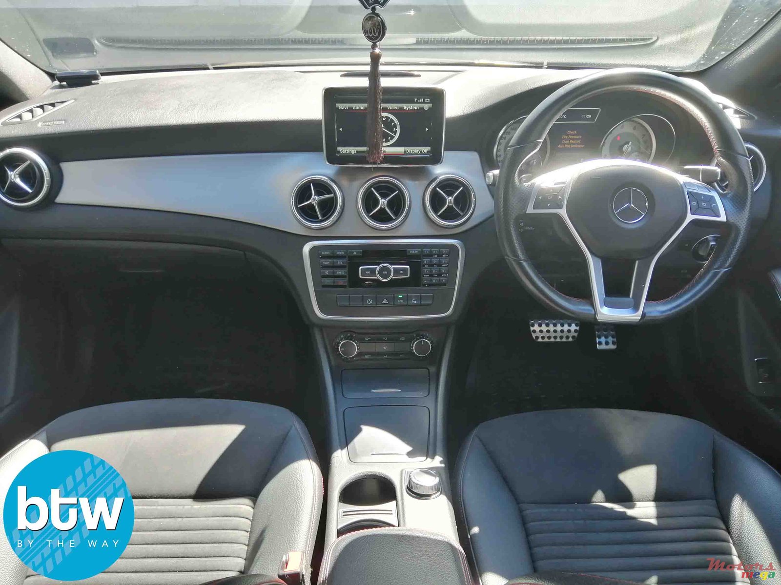 2014' Mercedes-Benz CLA 180 AMG photo #5