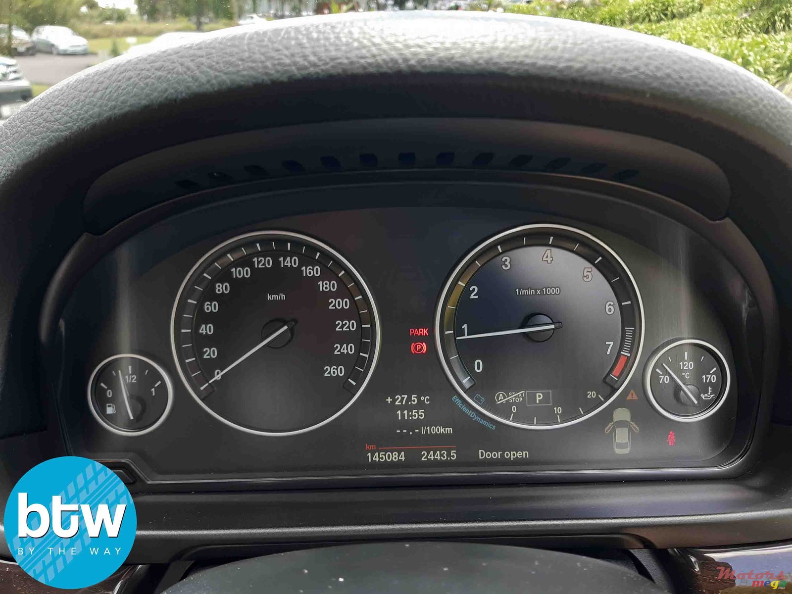 2014' BMW 5 Series 520i photo #7