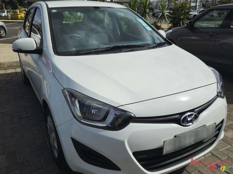 2015' Hyundai i20 photo #2