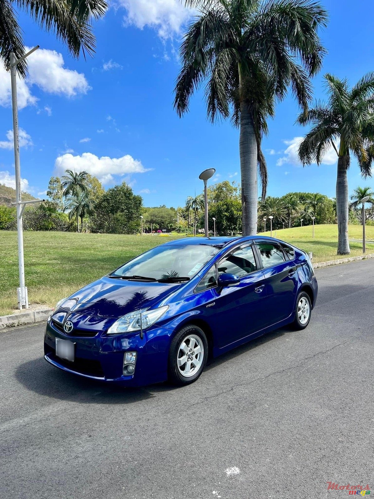 2010' Toyota Prius photo #2