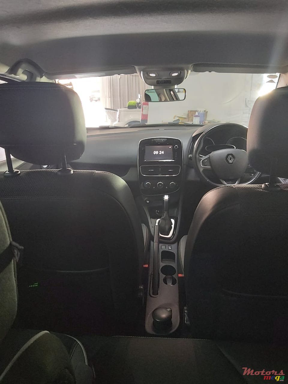 2018' Renault Clio Intens photo #4