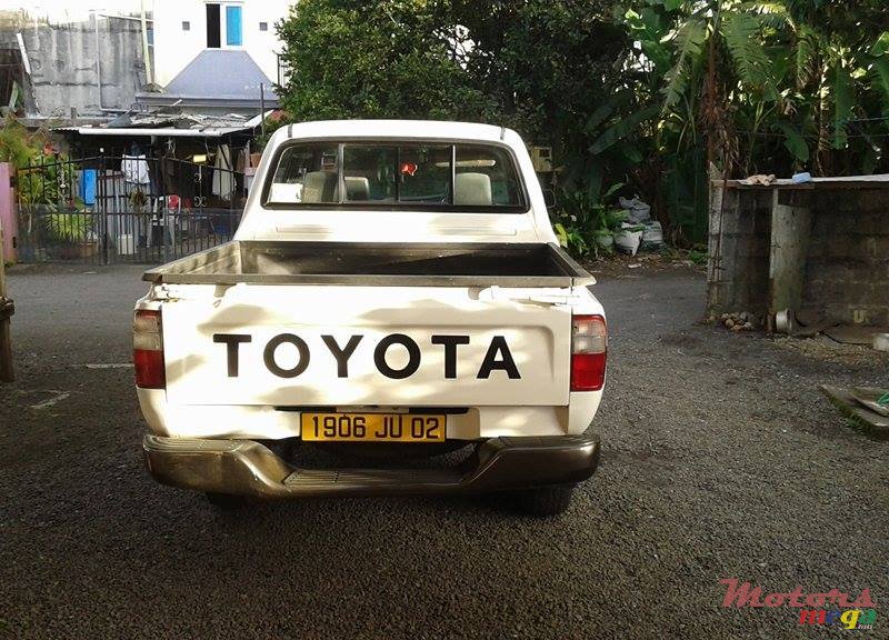 2002' Toyota Hilux photo #4