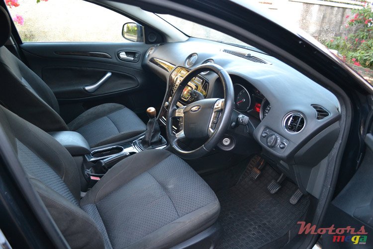 2009' Ford Mondeo Ghia photo #3