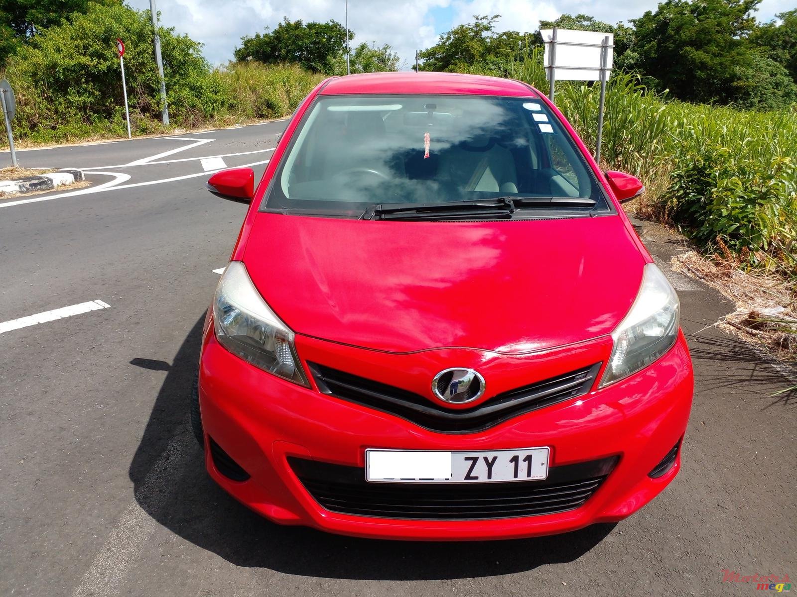 2012' Toyota Vitz photo #1