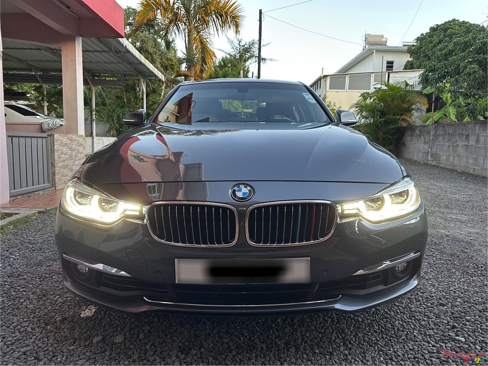 2018' BMW 3 Series Sedan Luxury Model photo #4