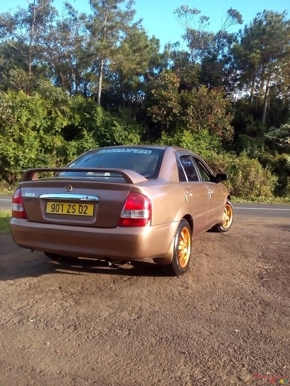 2002' Mazda 323 photo #1