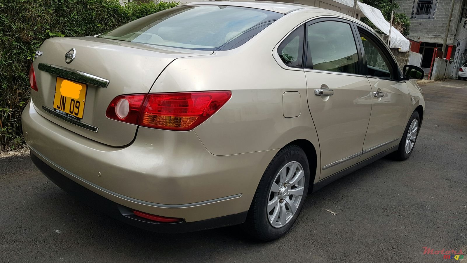 2009' Nissan 1498 cc Automatic photo #3