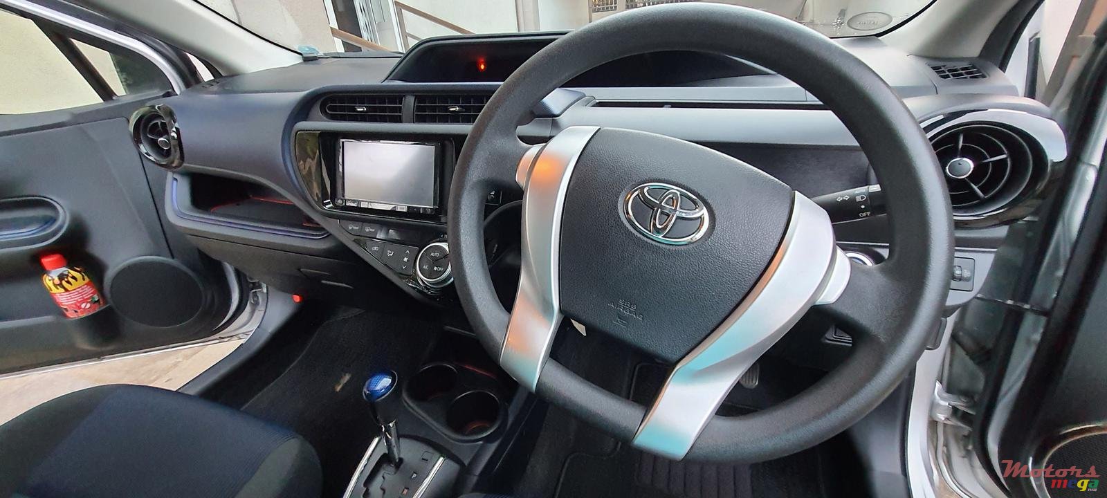 2015' Toyota Aqua photo #5